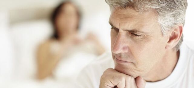 El hombre pensó en las razones de la disminución de la potencia.